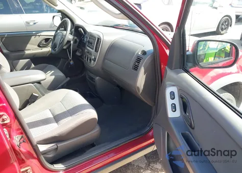 2003 Ford Escape Xlt z USA, uszkodzony, nr VIN 1FMYU93123KB74415